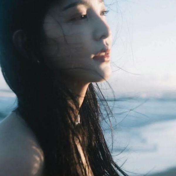 黑暗中的两个人